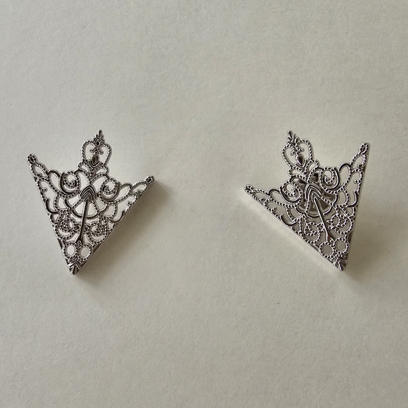 🧛‍♂️ Filigree Lapel Point Pin Set - Picture 3 of 8